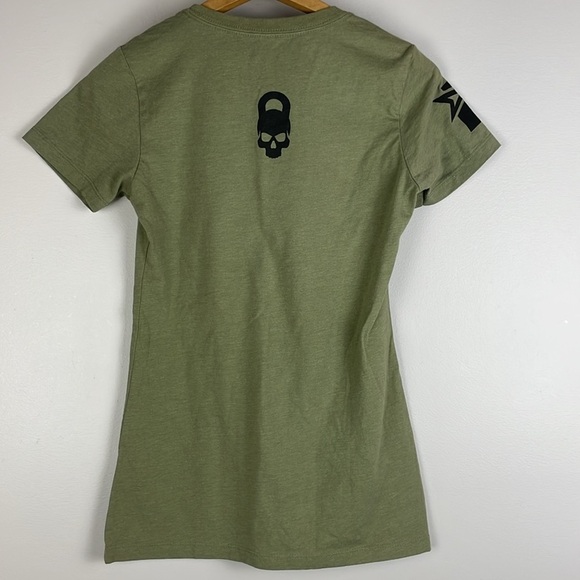 Women's Force Barbell Club Olive Green T-Shirt Size Medium Skull Soft Stretchy - Picture 4 of 6
